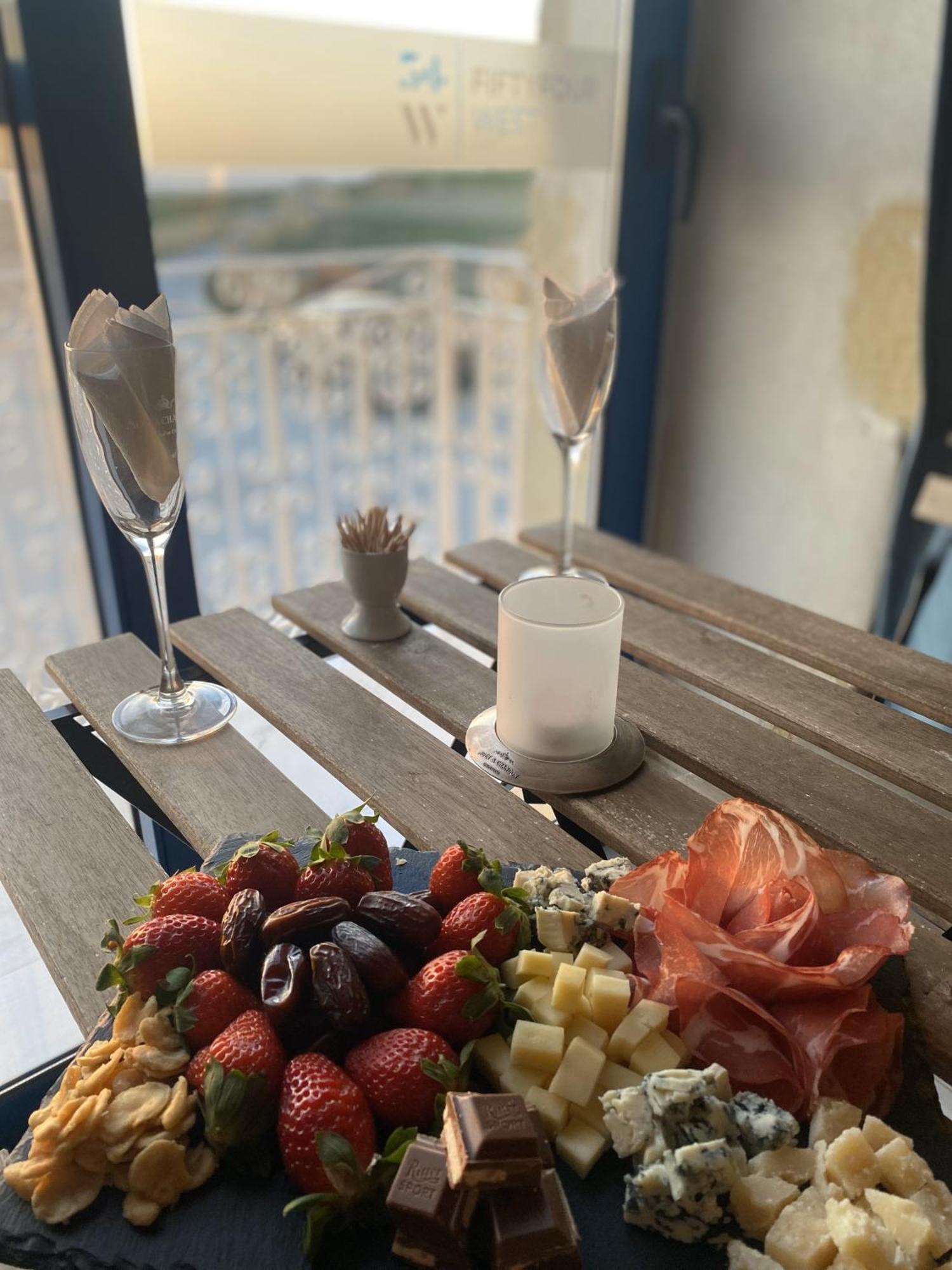 Bed and Breakfast Fiftyfour West Boutique Living Арб Экстерьер фото